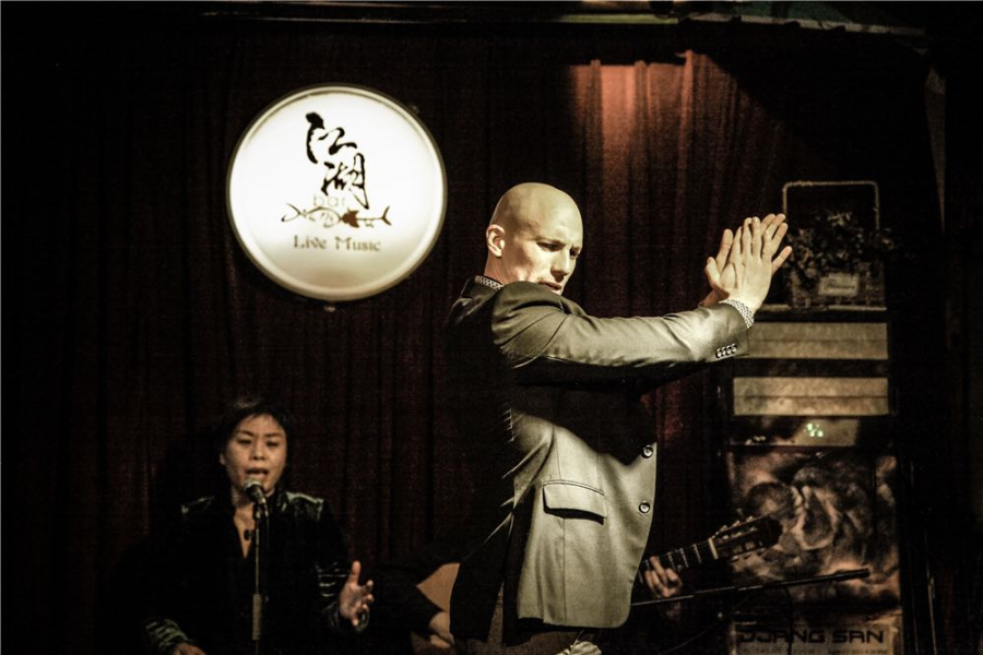 有谁跟男舞者学习过Farruca吗？